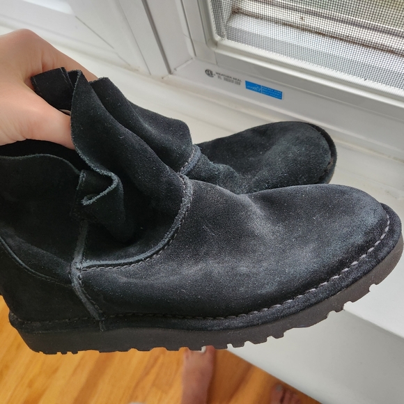 UGG Women's Classic Unlined Mini Perf Boots size 7 in black - Picture 10 of 11